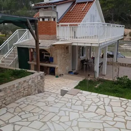 Off Grid Robinson House Karmen