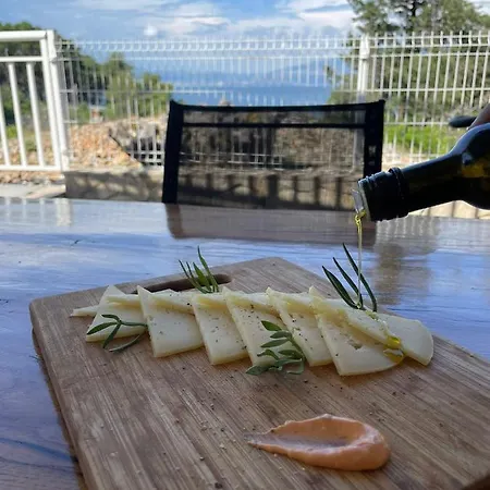 Off Grid Robinson House Karmen *