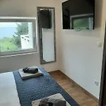 Off Grid Robinson House Karmen *