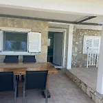 Off Grid Robinson House Karmen * Sutivan