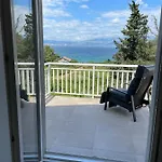 Off Grid Robinson House Karmen *