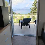 Off Grid Robinson House Karmen Hébergement de vacances *