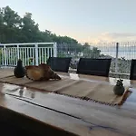 Off Grid Robinson House Karmen Sutivan