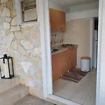 Off Grid Robinson House Karmen Sutivan