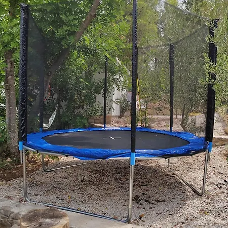בית נופש Off Grid Robinson House Karmen *