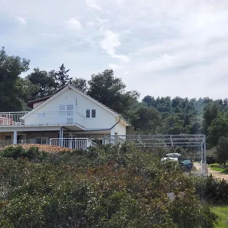 Off Grid Robinson House Karmen 펜션 수티반