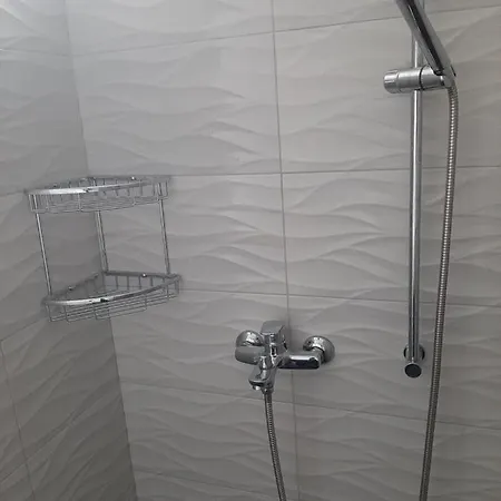 펜션 Off Grid Robinson House Karmen