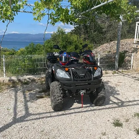 Off Grid Robinson House Karmen