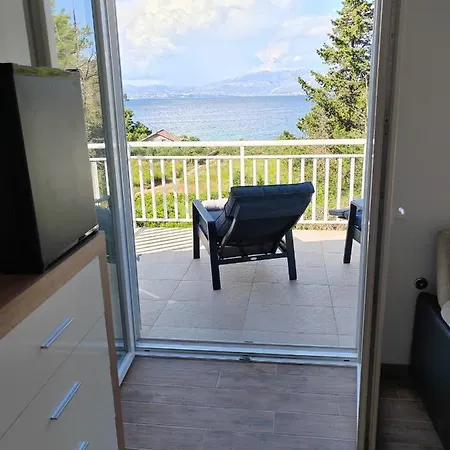 Off Grid Robinson House Karmen 펜션 *