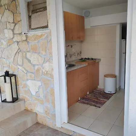 Off Grid Robinson House Karmen 수티반