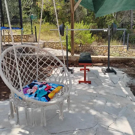 펜션 Off Grid Robinson House Karmen *