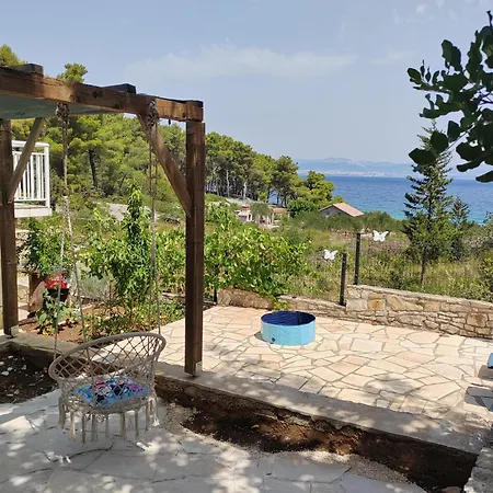 Off Grid Robinson House Karmen *