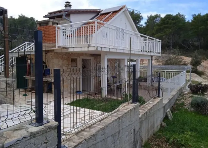 Hébergement de vacances Off Grid Robinson House Karmen *