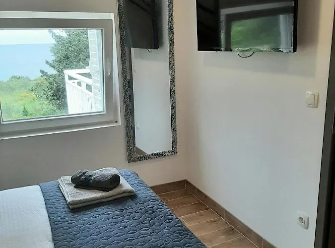 Off Grid Robinson House Karmen *