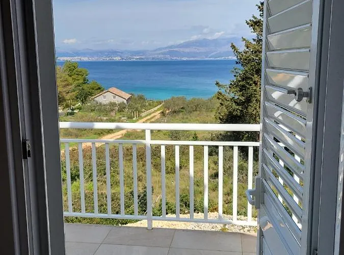 Hébergement de vacances Off Grid Robinson House Karmen