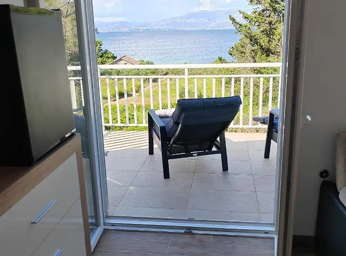 Off Grid Robinson House Karmen Hébergement de vacances *