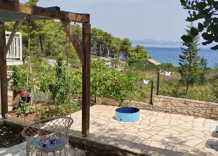 Off Grid Robinson House Karmen *